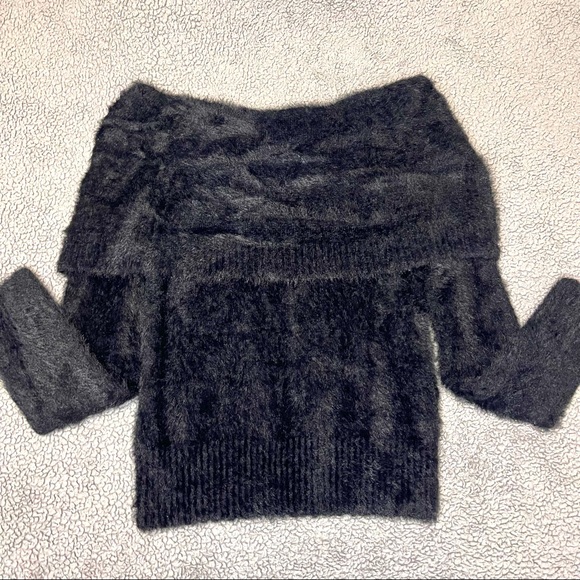 Off Shoulder Pearl & Rhinestone Sweater!😍 - Picture 4 of 4